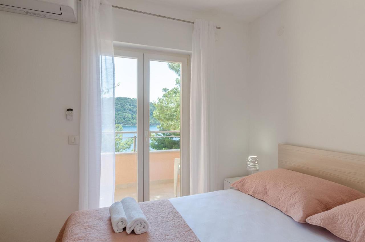 Pine Tree Apartment Zanetic Blato  Exterior photo