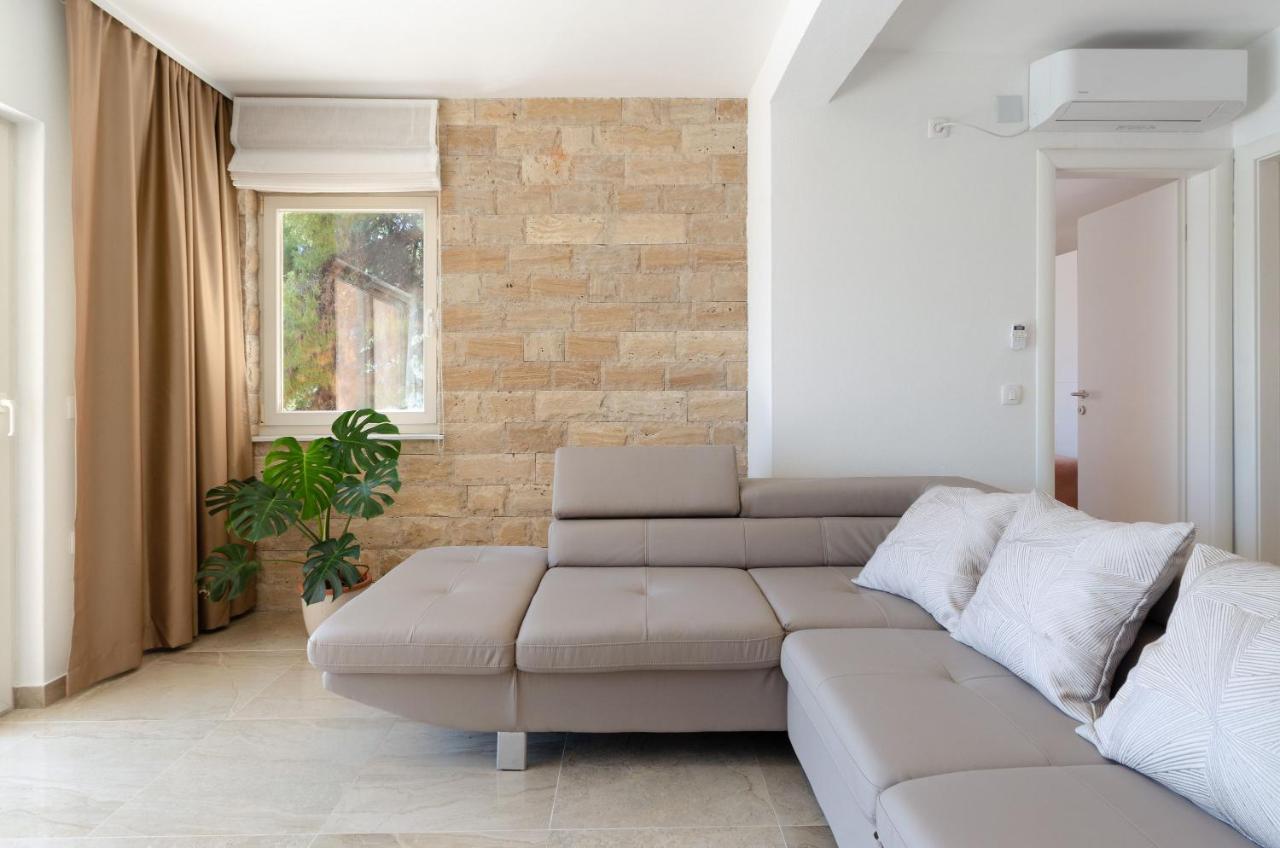Pine Tree Apartment Zanetic Blato  Exterior photo